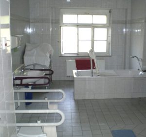 Altersgerechtes Badezimmer der Kurzzeitpflege in Leipzig