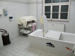Altersgerechtes Badezimmer der Kurzzeitpflege in Leipzig
